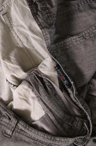 Мъжки къс панталон Modango Milano, Размер XL, Цвят Сив, Цена 32,00 лв.