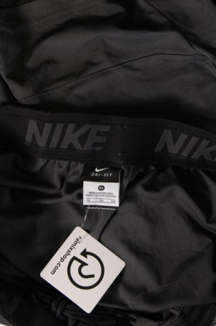 Мъжки къс панталон Nike, Размер XL, Цвят Сив, Цена 34,00 лв.