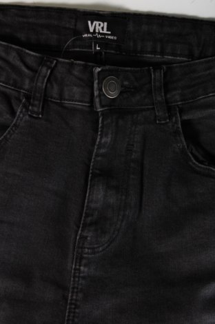 Мъжки къс панталон Viral Vibes, Размер L, Цвят Черен, Цена 31,00 лв.