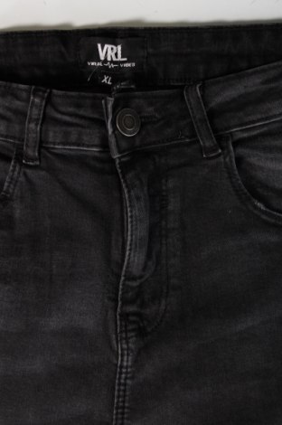 Мъжки къс панталон Viral Vibes, Размер XL, Цвят Черен, Цена 34,10 лв.