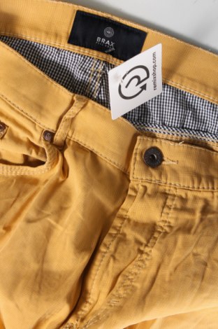 Ανδρικό παντελόνι Brax, Μέγεθος L, Χρώμα Κίτρινο, Τιμή 23,01 €