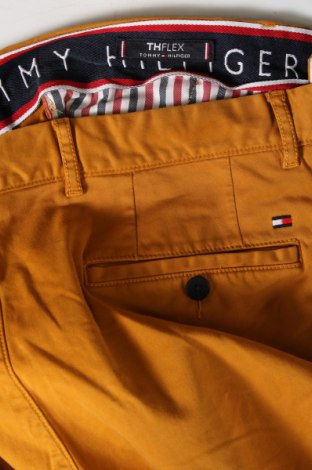 Pantaloni de bărbați Tommy Hilfiger, Mărime L, Culoare Galben, Preț 204,99 Lei