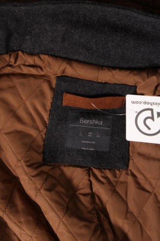 Мъжко палто Bershka, Размер L, Цвят Сив, Цена 69,55 лв.