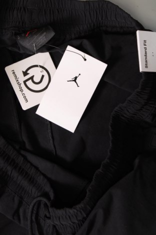 Мъжко спортно долнище Air Jordan Nike, Размер L, Цвят Черен, Цена 117,00 лв.