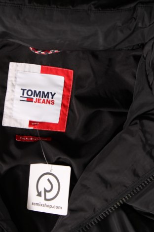 Мъжко яке Tommy Jeans, Размер L, Цвят Черен, Цена 188,99 лв.