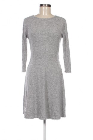 Kleid About You, Größe M, Farbe Grau, Preis 18,79 €