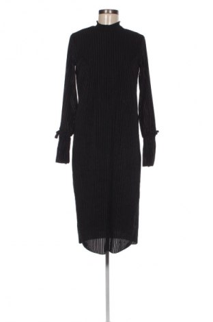 Kleid Eksept, Größe M, Farbe Schwarz, Preis 23,73 €