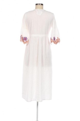 Kleid Mochy, Größe M, Farbe Weiß, Preis 15,00 €