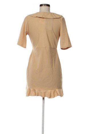 Kleid Pretty Little Thing, Größe M, Farbe Beige, Preis 7,99 €