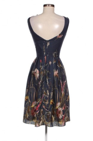 Šaty  Swing, Velikost XS, Barva Vícebarevné, Cena  1 626,00 Kč