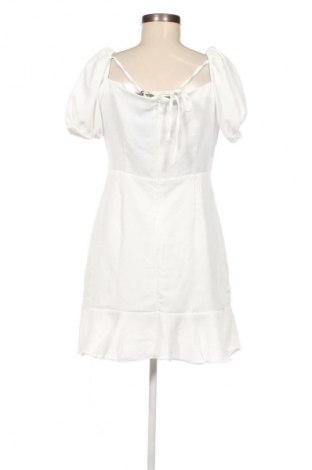 Φόρεμα Trendyol, Μέγεθος M, Χρώμα Λευκό, Τιμή 27,84 €