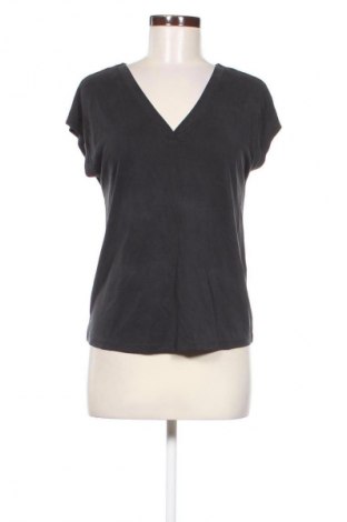 Damen Shirt ONLY, Größe S, Farbe Grau, Preis 23,52 €