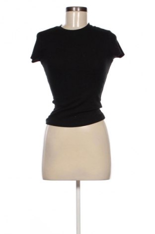Γυναικείο t-shirt Bershka, Μέγεθος M, Χρώμα Μαύρο, Τιμή 17,99 €