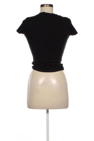 Γυναικείο t-shirt Bershka, Μέγεθος M, Χρώμα Μαύρο, Τιμή 17,99 €