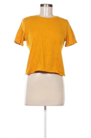 Γυναικείο t-shirt Bershka, Μέγεθος M, Χρώμα Κίτρινο, Τιμή 10,99 €