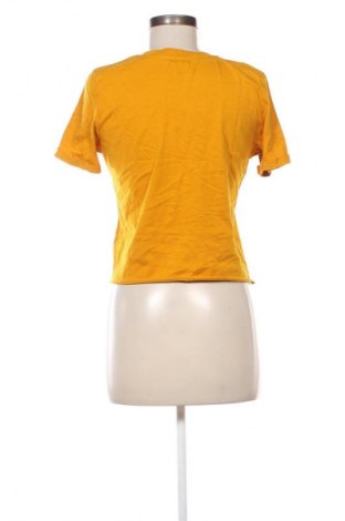 Γυναικείο t-shirt Bershka, Μέγεθος M, Χρώμα Κίτρινο, Τιμή 10,99 €