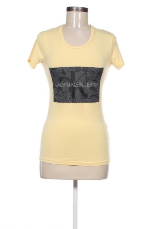Női póló Calvin Klein Jeans, Méret M, Szín Sárga, Ár 8 118 Ft