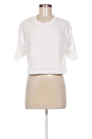 Γυναικείο t-shirt Fb Sister, Μέγεθος M, Χρώμα Λευκό, Τιμή 17,99 €
