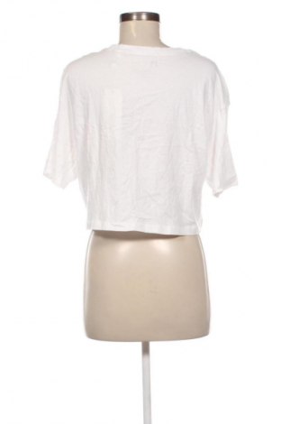 Γυναικείο t-shirt Fb Sister, Μέγεθος M, Χρώμα Λευκό, Τιμή 17,99 €