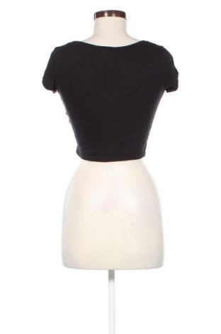 Γυναικείο t-shirt Stradivarius, Μέγεθος S, Χρώμα Μαύρο, Τιμή 5,99 €