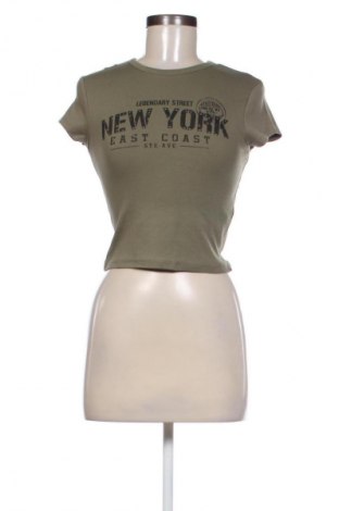 Γυναικείο t-shirt Terranova, Μέγεθος M, Χρώμα Πράσινο, Τιμή 8,70 €