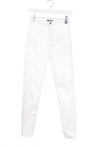 Damen Jeans Bershka, Größe S, Farbe Weiß, Preis € 20,99