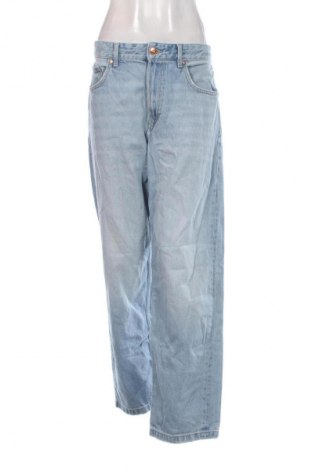 Γυναικείο Τζίν Bershka, Μέγεθος M, Χρώμα Μπλέ, Τιμή 18,99 €