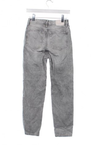 Дамски дънки Bershka, Размер XS, Цвят Сив, Цена 29,99 лв.