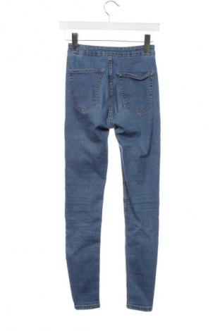 Damskie jeansy Bershka, Rozmiar XS, Kolor Niebieski, Cena 67,00 zł