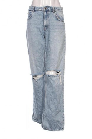 Γυναικείο Τζίν Bershka, Μέγεθος M, Χρώμα Μπλέ, Τιμή 18,99 €