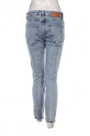 Γυναικείο Τζίν Bershka, Μέγεθος S, Χρώμα Μπλέ, Τιμή 18,99 €