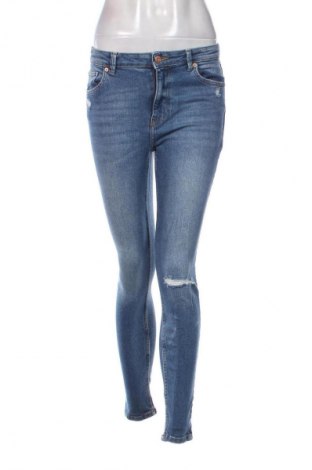Damskie jeansy Bershka, Rozmiar M, Kolor Niebieski, Cena 66,39 zł