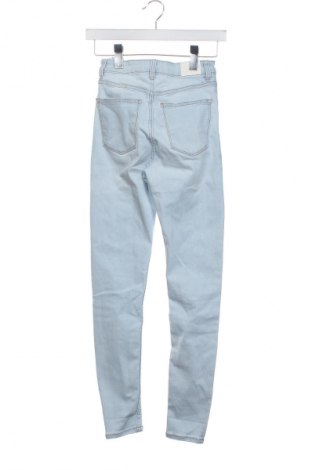 Női farmernadrág Bershka, Méret XS, Szín Kék, Ár 3 919 Ft