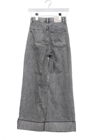 Dámské džíny  Bershka, Velikost XS, Barva Šedá, Cena  367,00 Kč