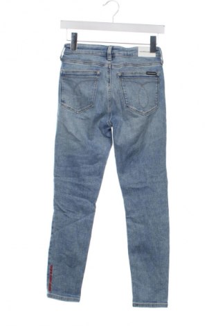 Damskie jeansy Calvin Klein Jeans, Rozmiar XS, Kolor Niebieski, Cena 222,99 zł