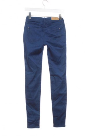 Damskie jeansy Clockhouse, Rozmiar XS, Kolor Niebieski, Cena 95,99 zł