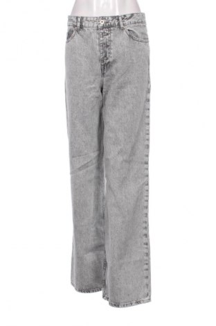 Γυναικείο Τζίν Cross Jeans, Μέγεθος M, Χρώμα Γκρί, Τιμή 22,41 €