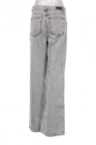 Γυναικείο Τζίν Cross Jeans, Μέγεθος M, Χρώμα Γκρί, Τιμή 22,41 €