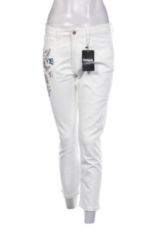 Damen Jeans Desigual, Größe M, Farbe Weiß, Preis 87,98 €