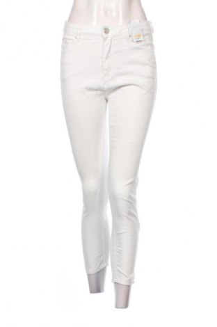 Дамски дънки Flash Jeans, Размер S, Цвят Бял, Цена 46,99 лв.