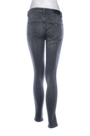 Damen Jeans Guess, Größe M, Farbe Grau, Preis 38,29 €