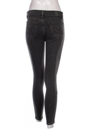Дамски дънки Levi's, Размер S, Цвят Сив, Цена 147,99 лв.