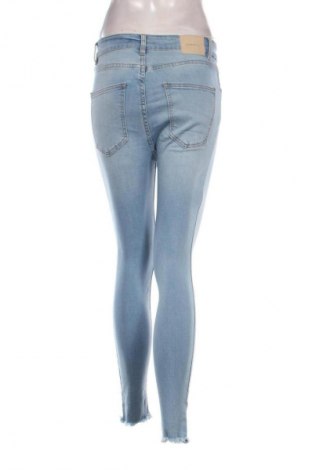 Damskie jeansy Pull&Bear, Rozmiar M, Kolor Niebieski, Cena 95,99 zł