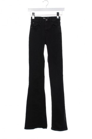 Dámske džínsy  Pull&Bear, Veľkosť XS, Farba Čierna, Cena  27,03 €