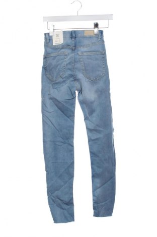 Damskie jeansy Pull&Bear, Rozmiar XXS, Kolor Niebieski, Cena 60,99 zł