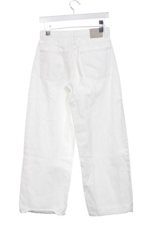 Дамски дънки Pull&Bear, Размер XS, Цвят Бял, Цена 46,99 лв.