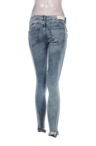Damskie jeansy Pull&Bear, Rozmiar S, Kolor Niebieski, Cena 95,99 zł