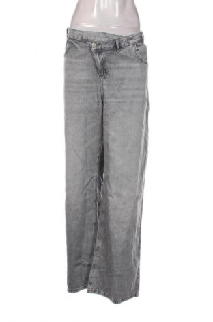 Damskie jeansy Pull&Bear, Rozmiar XL, Kolor Szary, Cena 95,99 zł