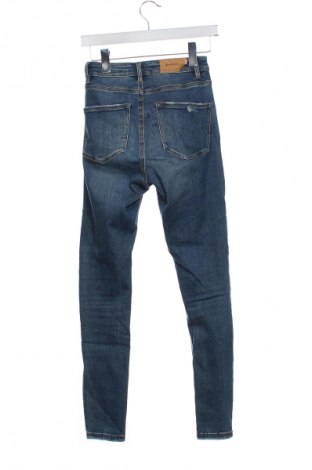Dámske džínsy  Stradivarius, Veľkosť XS, Farba Modrá, Cena  15,95 €