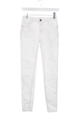 Damskie jeansy Terranova, Rozmiar S, Kolor Biały, Cena 95,99 zł